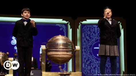 Spain holds draw for world's richest lottery – DW – 12/22/2021.